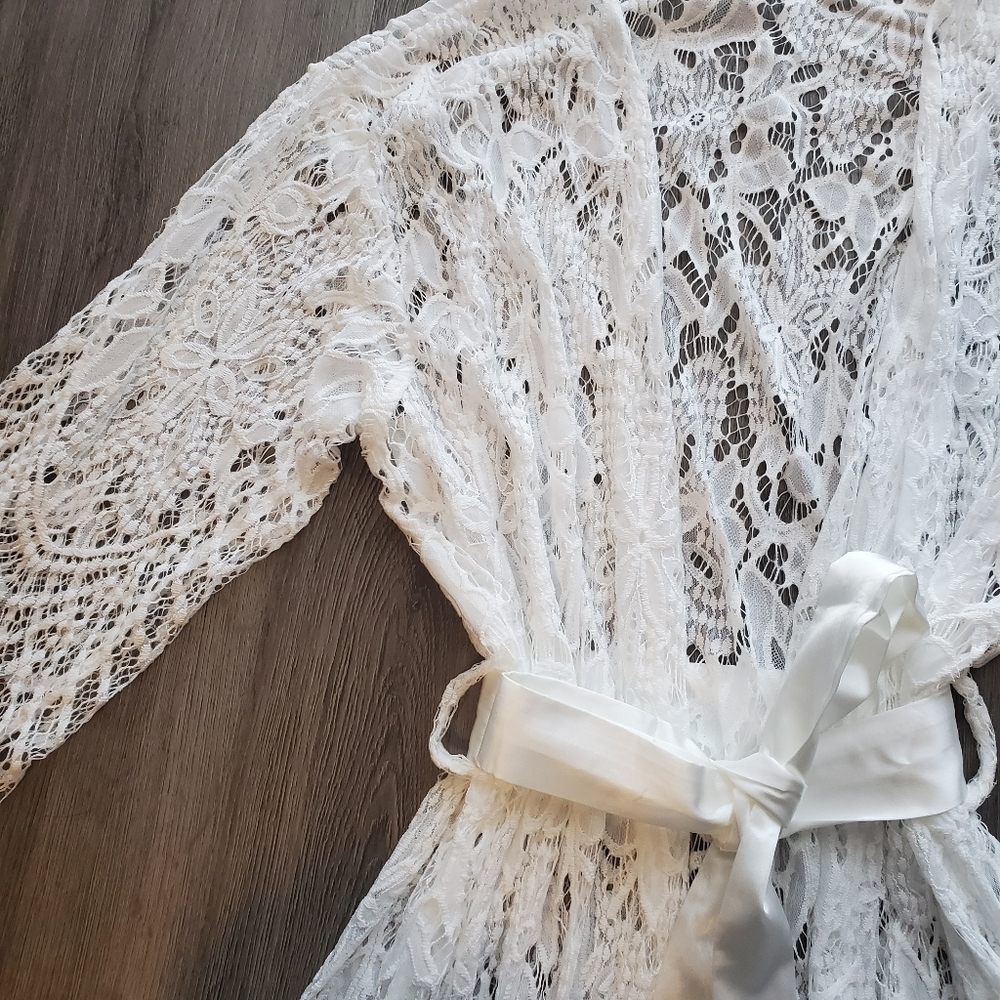 Lace Robe - Picture 3 of 4